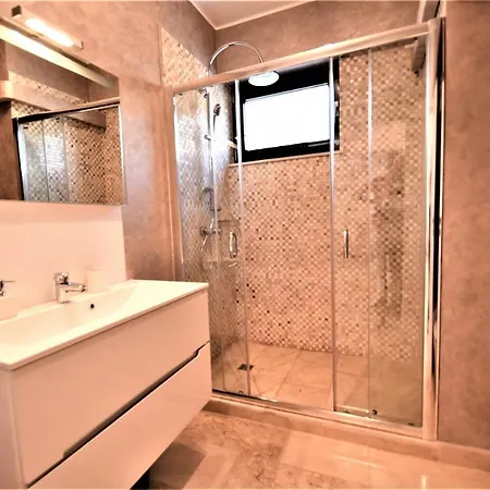 Апартаменты Sara In Luxury Sophia 3 *
